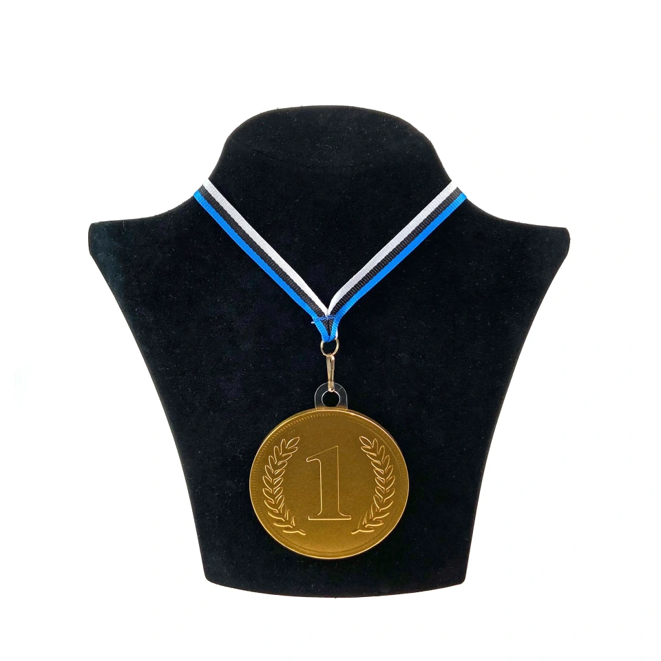 Steenland kaelariputatav šokolaadimedal Nr.1 sinimustvalge paelaga 23g